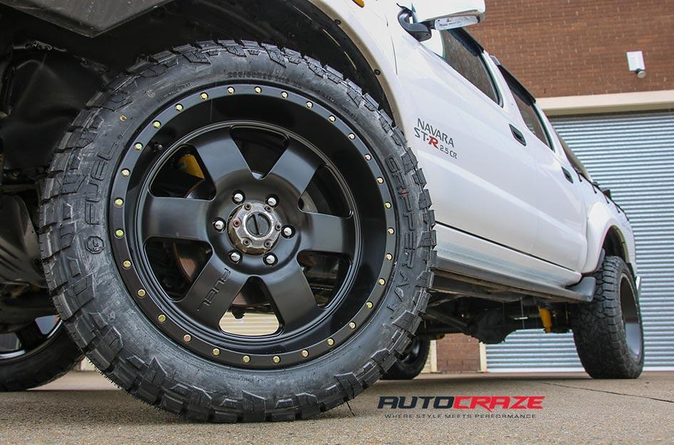 NISSAN NAVARA PODIUM SATIN BLACK